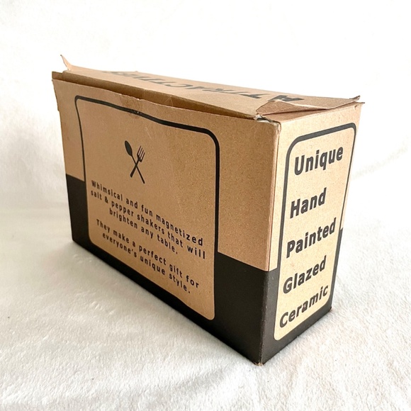 Attractives Magnetic Hugging Cats Salt and Pepper Shakers - Picture 10 of 12